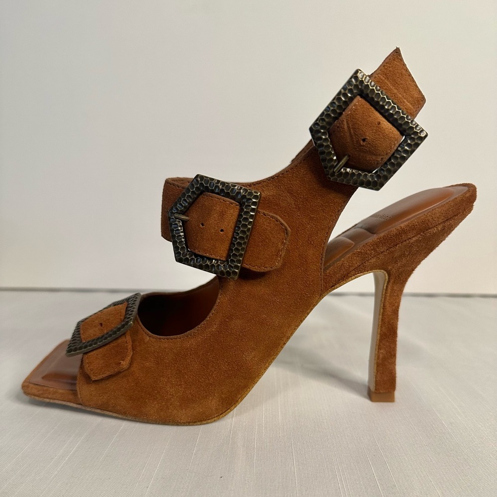 Elegant Tan Heeled Sandals